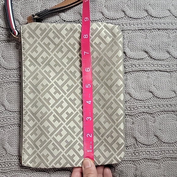 Tommy Hilfiger Wristlet & Card Holder - Picture 12 of 15